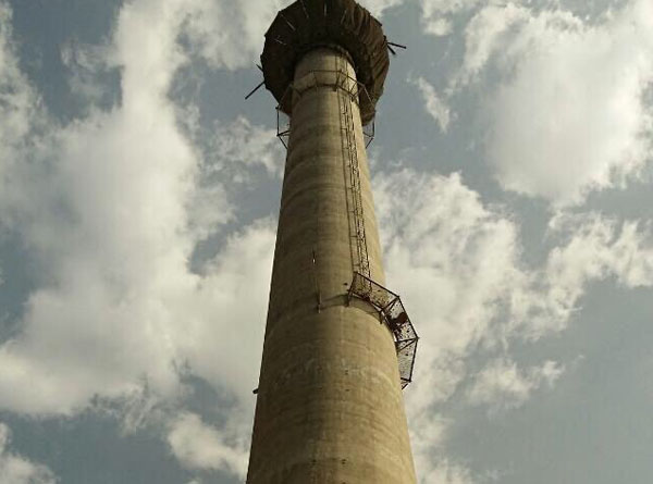 當外部環(huán)境或結構內部溫度發(fā)生變化，煙囪防腐將發(fā)生變形