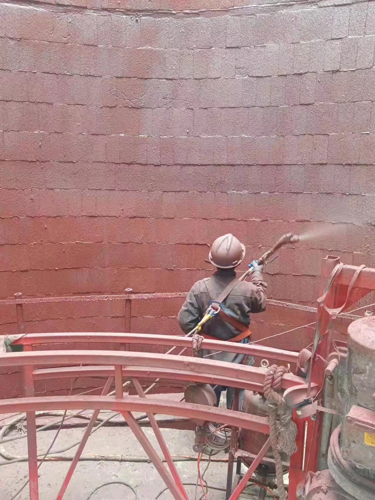 煙囪防腐施工過程怎么預防產生裂縫？