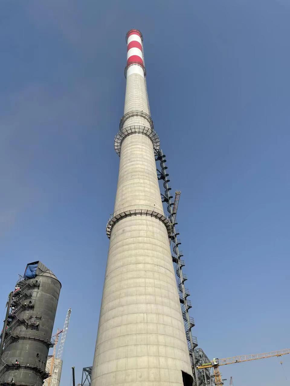 祝昊天公司新年開工大吉-湖北荊州180米煙囪防腐工程